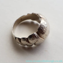 Load image into Gallery viewer, Vintage 1970s Chunky Silver Brutalist Signet Ring.  Size Q
