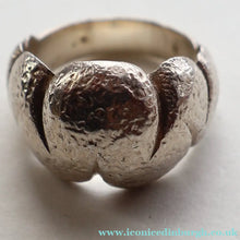 Load image into Gallery viewer, Vintage 1970s Chunky Silver Brutalist Signet Ring.  Size Q
