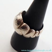 Load image into Gallery viewer, Vintage 1970s Chunky Silver Brutalist Signet Ring.  Size Q
