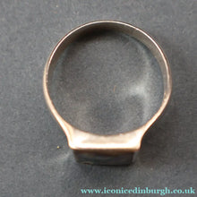 Load image into Gallery viewer, Vintage 1970s Sterling Silver Signet Ring with Small Square Abalone Inclusion. Size T - Vintage Silver Jewellery
