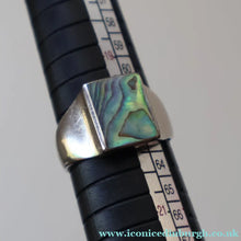 Load image into Gallery viewer, Vintage 1970s Silver Signet Ring with Small Square Abalone Inclusion. Size U
