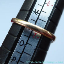 Load image into Gallery viewer, Vintage 9ct gold ring with lapis lazuli Stone
