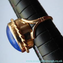 Load image into Gallery viewer, Vintage 9ct gold ring with lapis lazuli Stone
