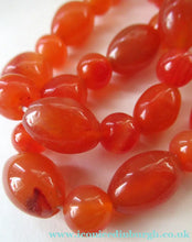 Load image into Gallery viewer, Vintage Carnelian Agate Amber Coloured Beads Necklace. Length: 23 inches
