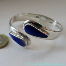Load image into Gallery viewer, Vintage 925 Sterling Silver Bracelet with Lapis Lazuli Inset Decorations
