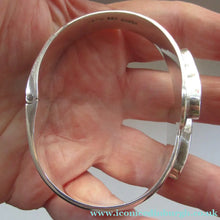 Load image into Gallery viewer, Vintage 925 Sterling Silver Bracelet with Lapis Lazuli Inset Decorations
