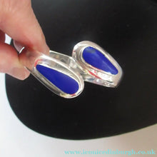 Load image into Gallery viewer, Vintage 925 Sterling Silver Bracelet with Lapis Lazuli Inset Decorations
