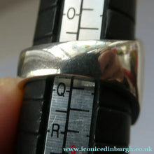 Load image into Gallery viewer, Vintage Unusual Shape MEXICAN SILVER Ring with Inset Oblong Green Malachite Stone
