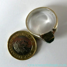 Load image into Gallery viewer, Vintage Unusual Shape MEXICAN SILVER Ring with Inset Oblong Green Malachite Stone
