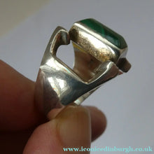 Load image into Gallery viewer, Vintage Unusual Shape MEXICAN SILVER Ring with Inset Oblong Green Malachite Stone
