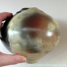 Load image into Gallery viewer, Vintage NEW ZEALAND Studio Pottery Pot by Steve James of Ashburton
