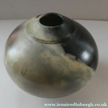 Load image into Gallery viewer, Vintage NEW ZEALAND Studio Pottery Pot by Steve James of Ashburton
