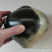 Load image into Gallery viewer, Vintage NEW ZEALAND Studio Pottery Pot by Steve James of Ashburton
