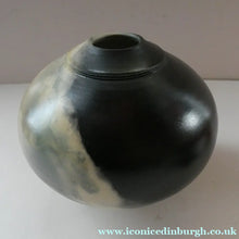 Load image into Gallery viewer, Vintage NEW ZEALAND Studio Pottery Pot by Steve James of Ashburton
