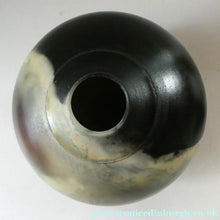 Load image into Gallery viewer, Vintage NEW ZEALAND Studio Pottery Pot by Steve James of Ashburton
