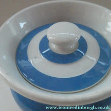 Load image into Gallery viewer, Vintage TG Green CORNISHWARE Lidded Storage Jar for CURRANTS: 5 Inches in Height. Black Shield Mark
