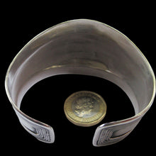 Load image into Gallery viewer, Vintage 925 Silver Cuff Bracelet with Onyx Cabochon Mexican
