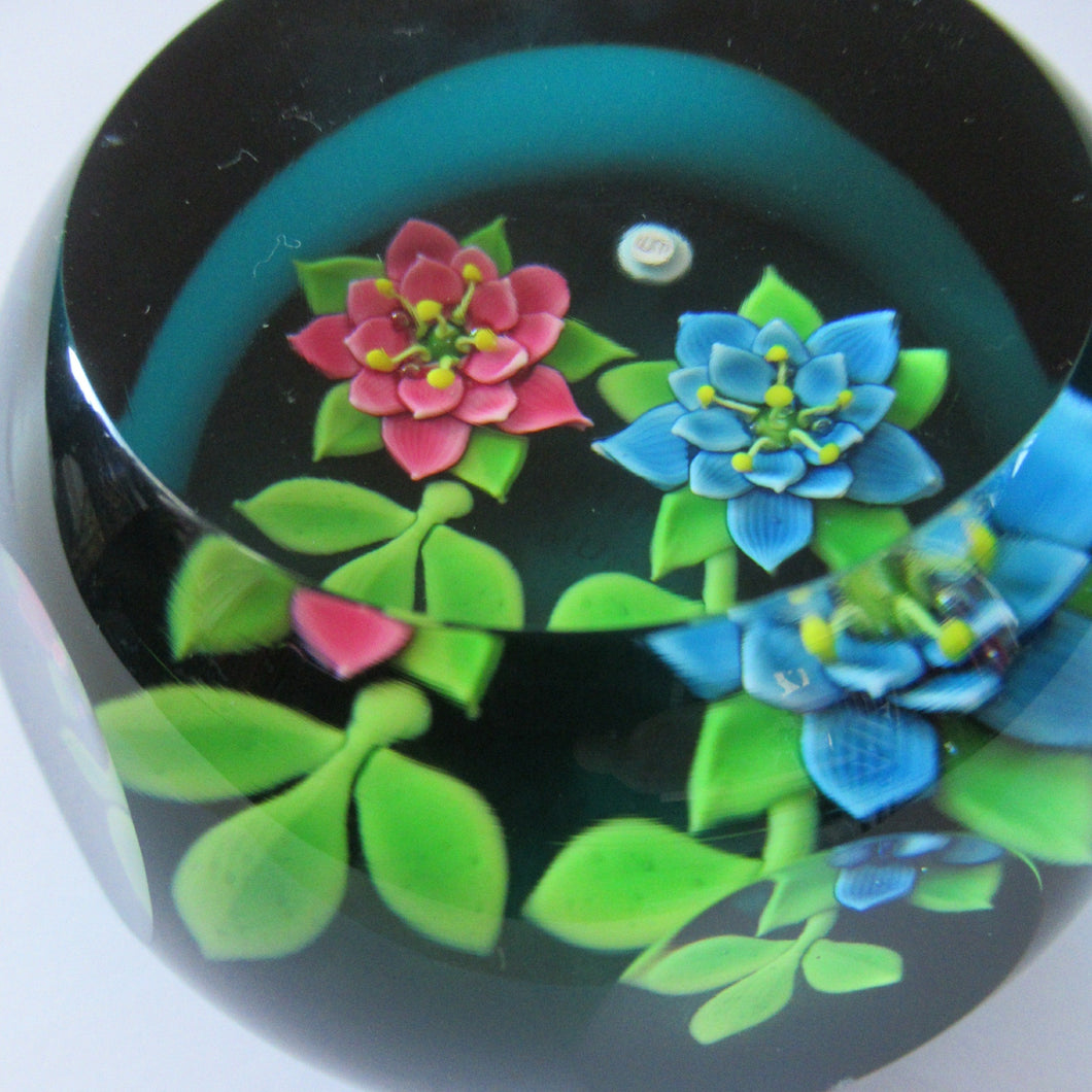 1992 Lampwork Caithness Paperweight 1992 William Manzon Rose Garland