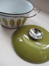 Load image into Gallery viewer, Vintage 1960s Catherineholm Casserole Dish Lotus Pattern
