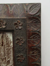 Load image into Gallery viewer, Victorian Mintons Tile. Cardinal Beaton&#39;s House in Edinburgh

