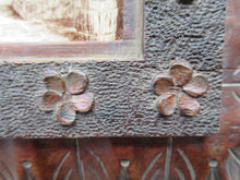 Load image into Gallery viewer, Victorian Mintons Tile. Cardinal Beaton&#39;s House in Edinburgh
