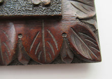Load image into Gallery viewer, Victorian Mintons Tile. Cardinal Beaton&#39;s House in Edinburgh
