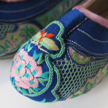 Load image into Gallery viewer, ANTIQUE 1920s Chinese Shoes or Slippers
