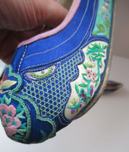 Load image into Gallery viewer, ANTIQUE 1920s Chinese Shoes or Slippers
