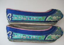Load image into Gallery viewer, ANTIQUE 1920s Chinese Shoes or Slippers
