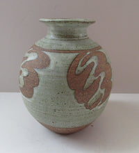 Load image into Gallery viewer, David Heminsley 1980s Stoneware Studio Pottery Vase Scottish
