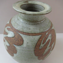 Load image into Gallery viewer, David Heminsley 1980s Stoneware Studio Pottery Vase Scottish
