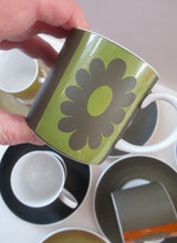 Load image into Gallery viewer, 1960s Susie Cooper Wedgwood 6 Coffee Cups and Saucers Carnaby Daisy
