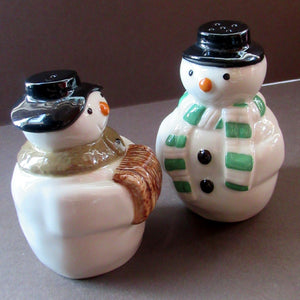 Vintage WADE Pottery Snow Men Salt and Pepper Pots