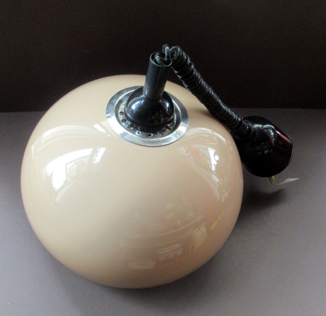 1970s Guzzini Era Rise and Fall Mushroom Plastic Lampe Shade