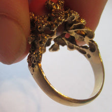 Load image into Gallery viewer, 1960s 18ct Gold &amp; Natural Coral Cocktail Ring UK Size P
