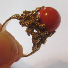 Load image into Gallery viewer, 1960s 18ct Gold &amp; Natural Coral Cocktail Ring UK Size P
