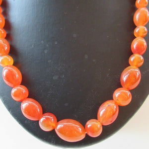 Vintage Carnelian Agate Amber Coloured Beads Necklace. Length: 23 inches