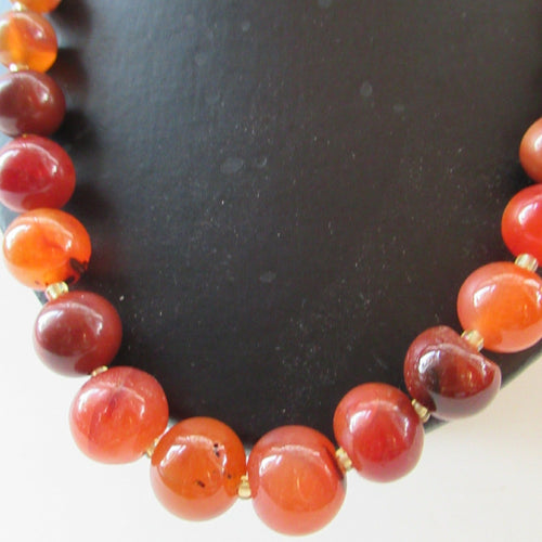 Vintage Carnelian Agate Amber Coloured Beads Necklace. Length: 24 inches