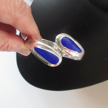 Load image into Gallery viewer, Vintage 925 Sterling Silver Bracelet with Lapis Lazuli Inset Decorations
