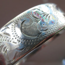 Load image into Gallery viewer, 1970s Vintage Solid Silver Hallmarked Hinged Cuff Bracelet Bangle
