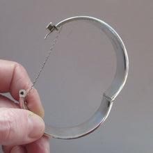 Load image into Gallery viewer, 1970s Vintage Solid Silver Hallmarked Hinged Cuff Bracelet Bangle

