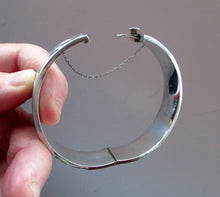 Load image into Gallery viewer, 1970s Vintage Solid Silver Hallmarked Hinged Cuff Bracelet Bangle
