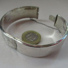 Load image into Gallery viewer, 1970s Vintage Solid Silver Hallmarked Hinged Cuff Bracelet Bangle
