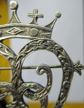 Load image into Gallery viewer, Vintage Edinburgh Hallmarked Solid Silver Scottish Luckenbooth Brooch
