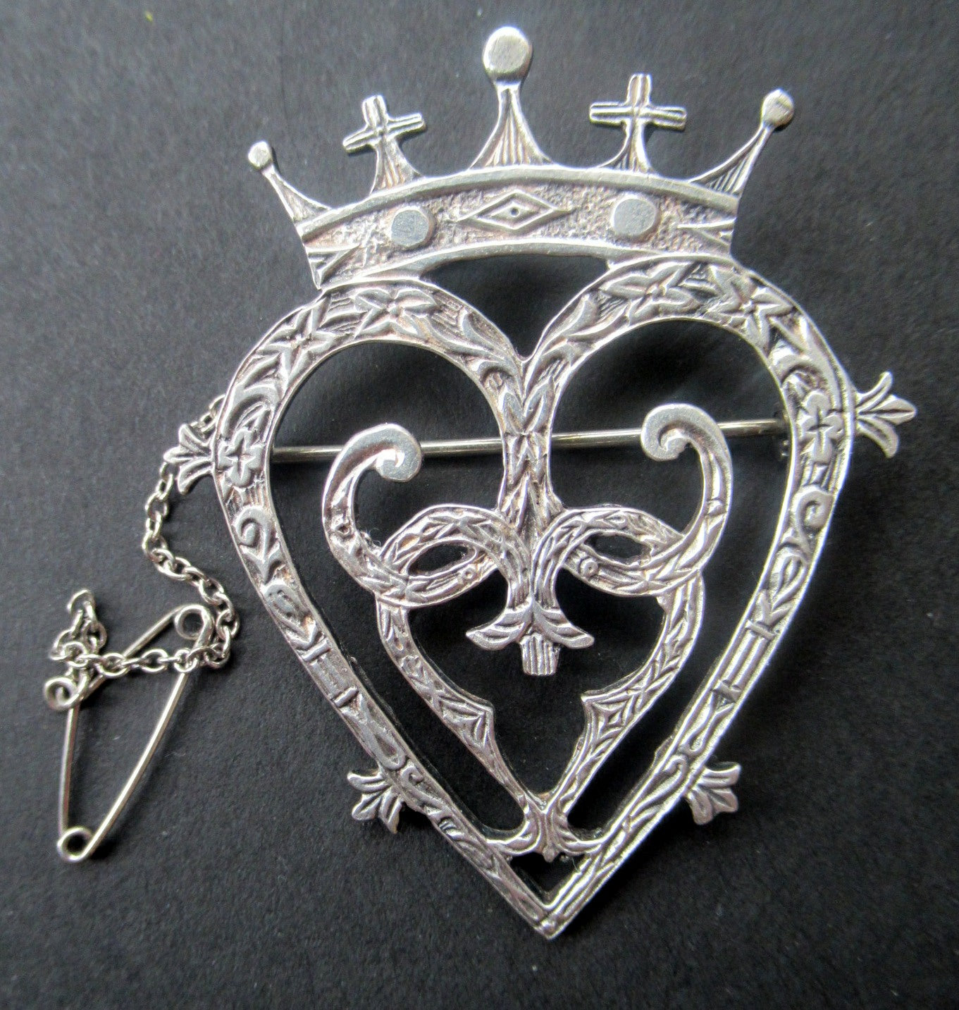SCOTTISH SILVER. Large Vintage LUCKENBOOTH Brooch. Edinburgh