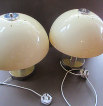 Load image into Gallery viewer, 1970s Vintage Italian Prova Table Lamp with Cream Plastic Mushroom Shade
