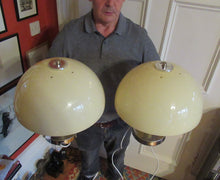 Load image into Gallery viewer, 1970s Vintage Italian Prova Table Lamp with Cream Plastic Mushroom Shade
