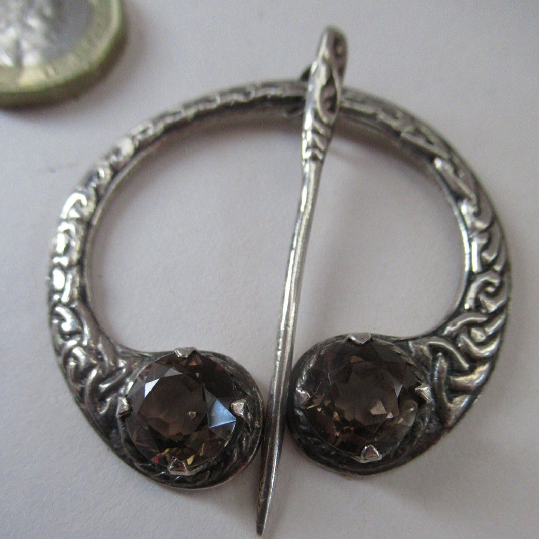 1960s Glasgow Hallmark Silver Penannular Brooch with Citrines
