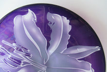 Load image into Gallery viewer, SCOTTISH Studio Glass by Julie Linstead. Very Fine Shallow Footed Dish. 8 inches diameter
