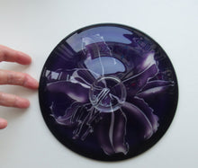 Load image into Gallery viewer, SCOTTISH Studio Glass by Julie Linstead. Very Fine Shallow Footed Dish. 8 inches diameter
